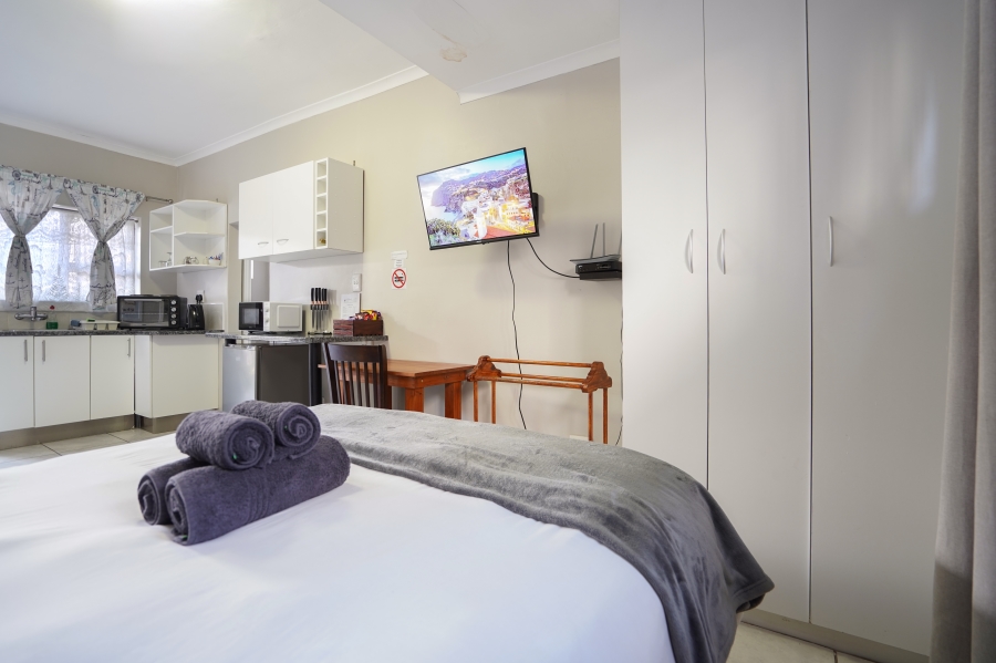 8 Bedroom Property for Sale in Atlantic Beach Golf Estate Western Cape